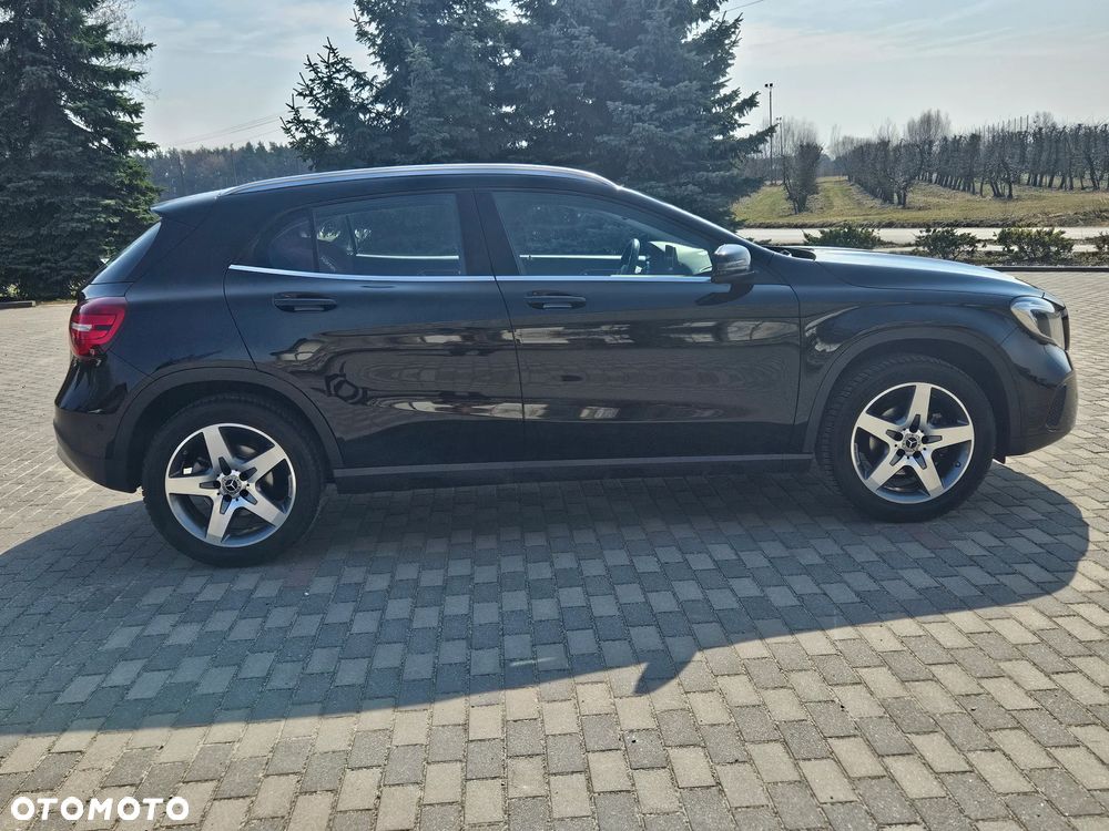 Mercedes-Benz GLA 200 7G-DCT AMG Line - 3