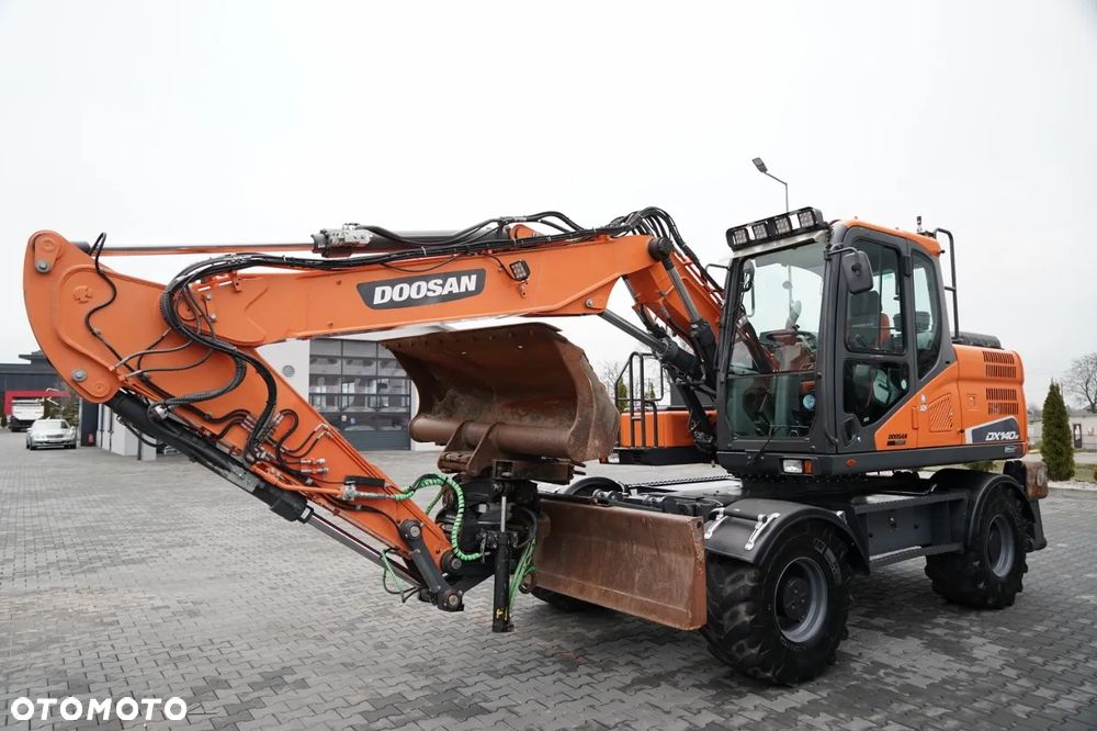 Doosan DX 140W / KOPARKA KOŁOWA / ROTOTIL / JOYSTICK / POWERTILT OBROTNICA / 2019 ROK / - 10