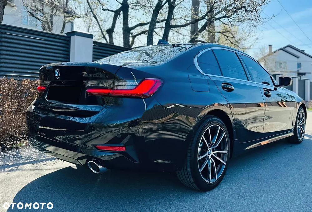 BMW Seria 3 330i M Sport - 6