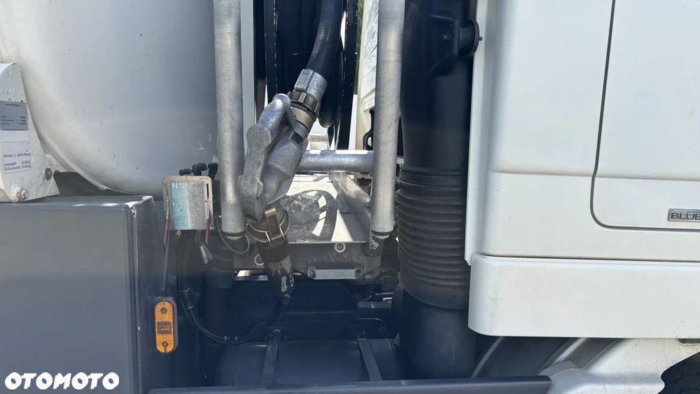 Mercedes-Benz 2548 - 16