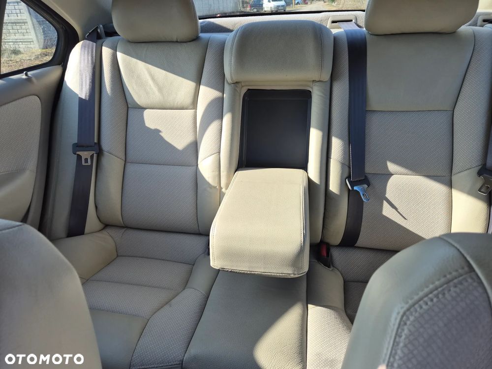 Volvo S60 2.4 Premium - 25