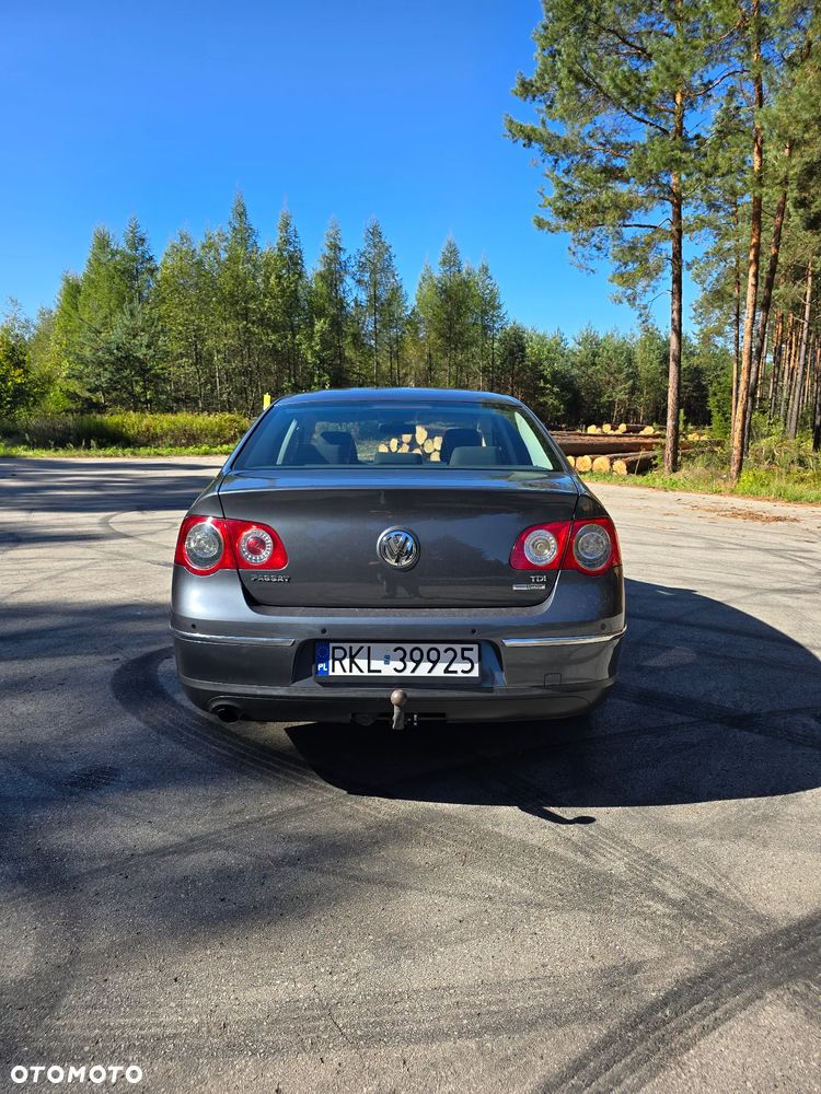 Volkswagen Passat 1.6 TDI DPF BlueMot Comfortline - 5