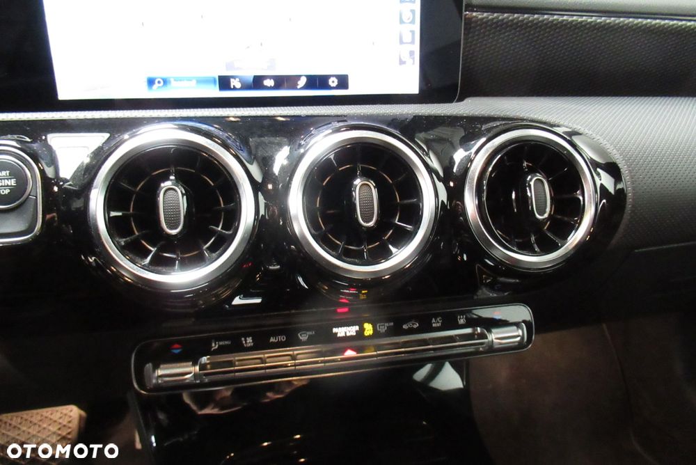 Mercedes-Benz CLA 250 e 8G-DCT Special Edition - 19