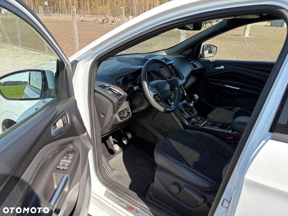 Ford Kuga 1.5 EcoBoost 2x4 ST-Line - 8