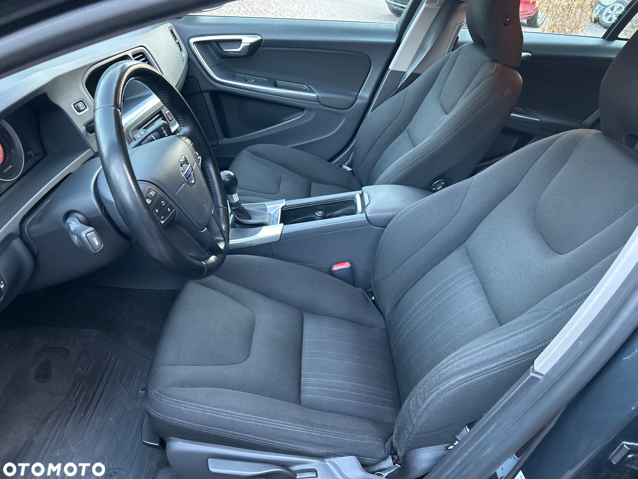 Volvo V60 DRIVe - 14