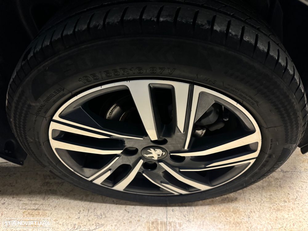 Peugeot 208 1.2 PureTech Allure EAT8 - 7