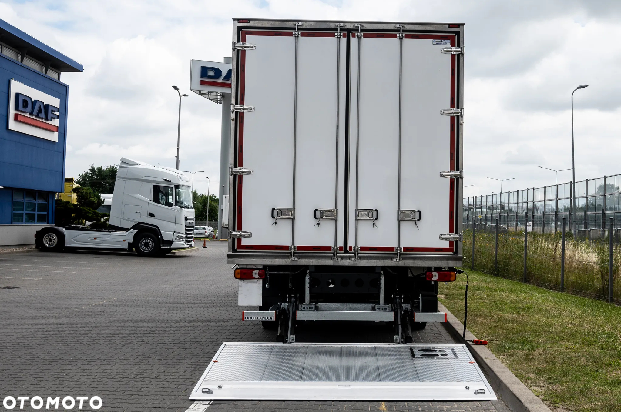 DAF LF 260 FA 4x2 Kontener + Winda marki Dhollandia Pojazd fabrycznie Nowy !!! DMC 14 t - 4