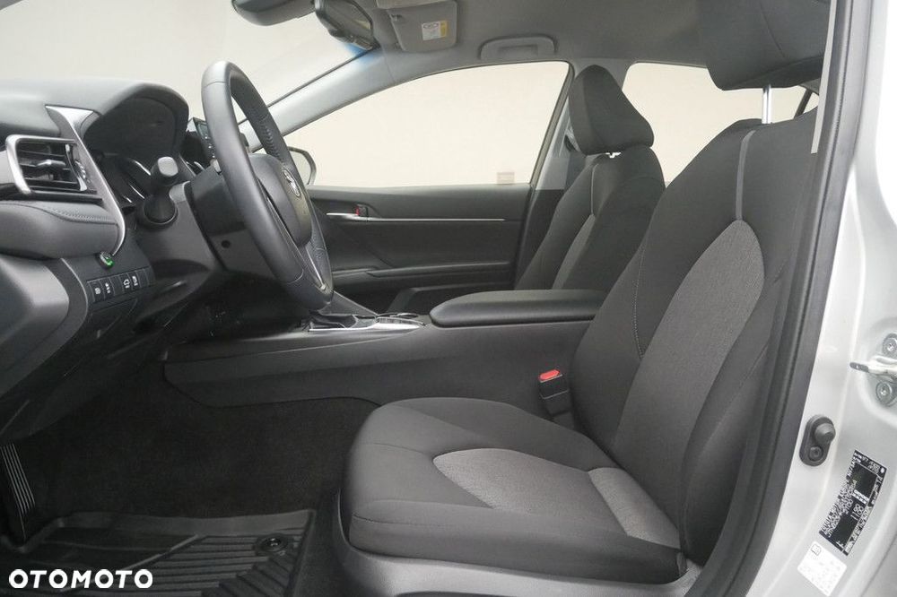 Toyota Camry 2.5 Hybrid Comfort CVT - 12