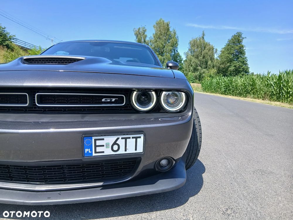 Dodge Challenger - 2