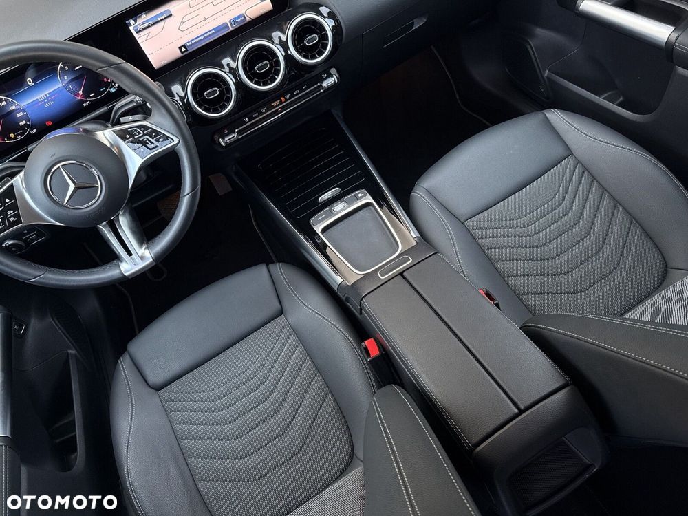 Mercedes-Benz GLA - 16