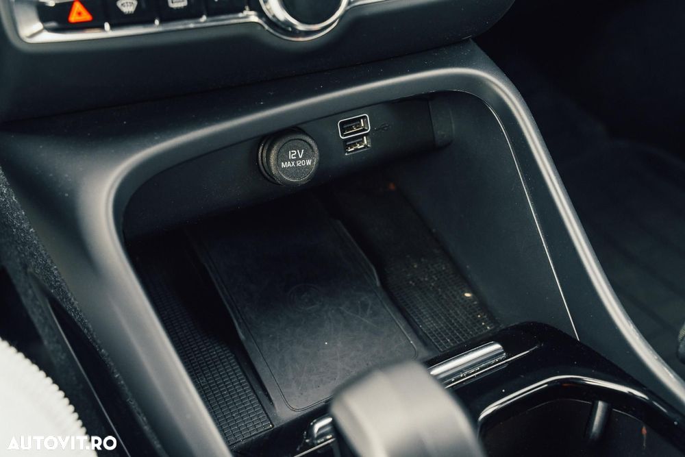 Volvo XC 40 Recharge T5 Twin Engine AT7 R-Design Expression - 19