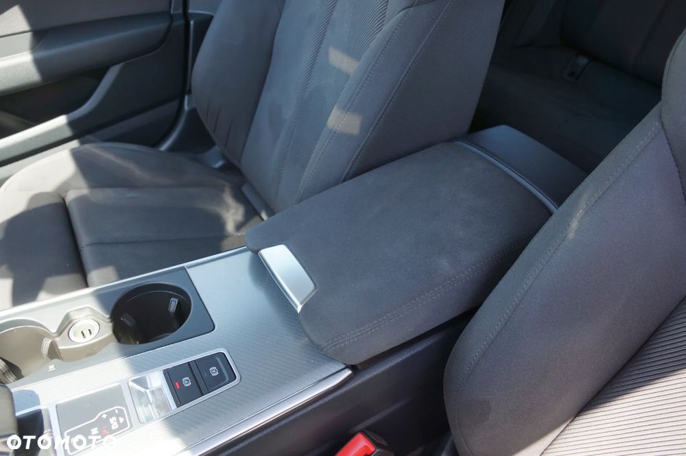 Audi A6 Avant 40 TDI quattro S tronic - 24
