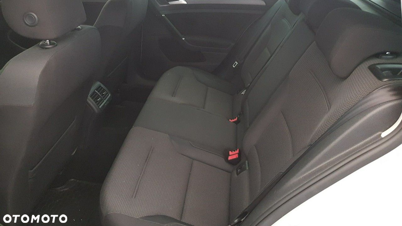 Volkswagen Golf - 21