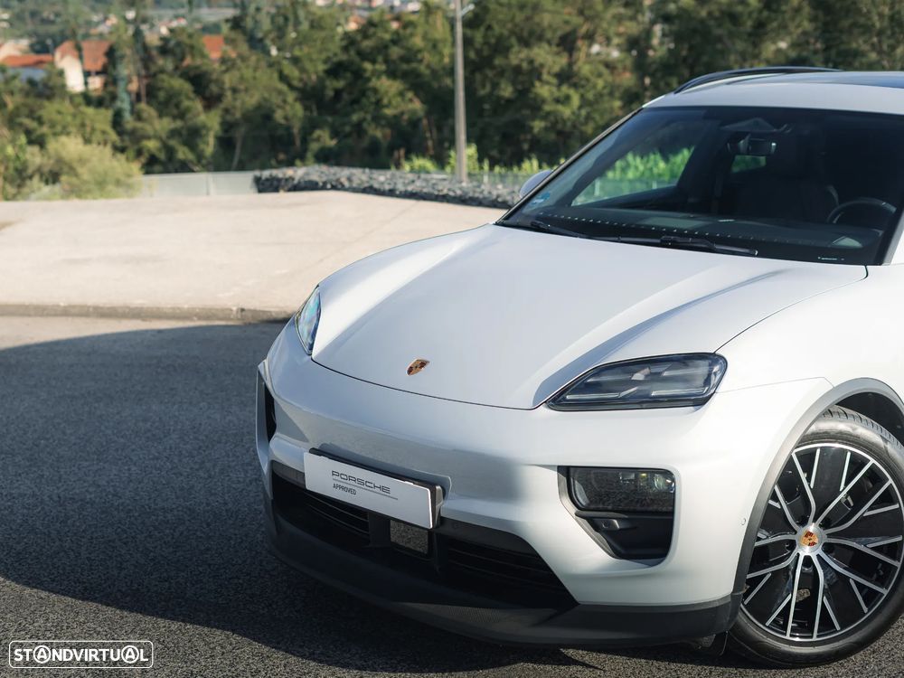 Porsche Macan Electric - 25