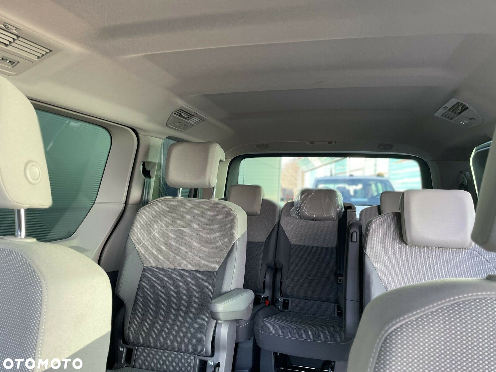 Volkswagen Multivan - 11