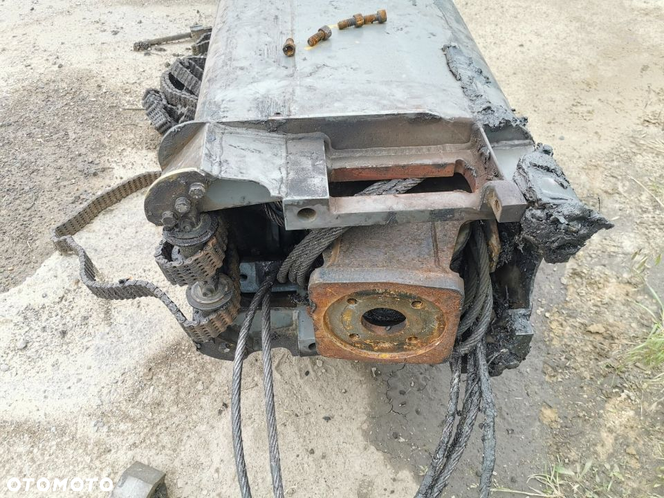 Siłownik wysuwu TEREX ATT 400 PPM - 2
