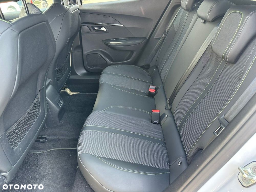 Peugeot 2008 PureTech mHEV Active e-DCS6 - 12