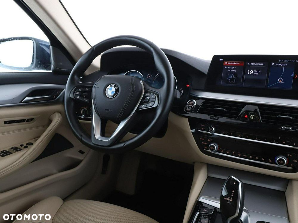 BMW Seria 5 520d xDrive - 17