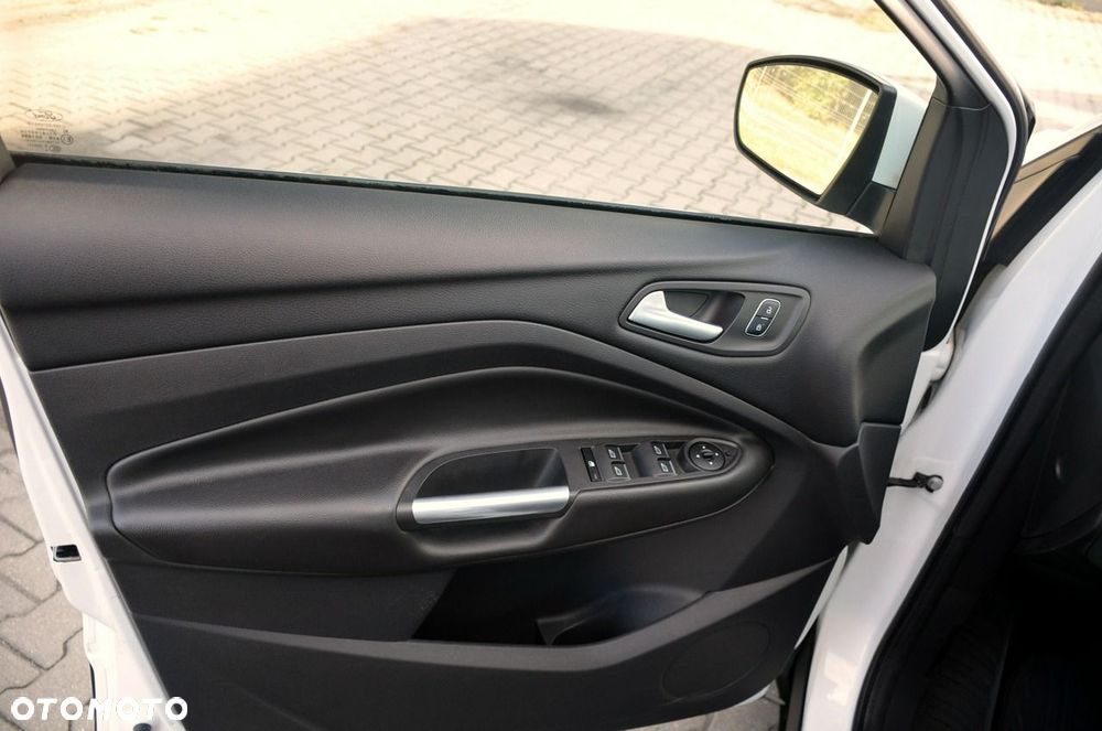 Ford Kuga - 17