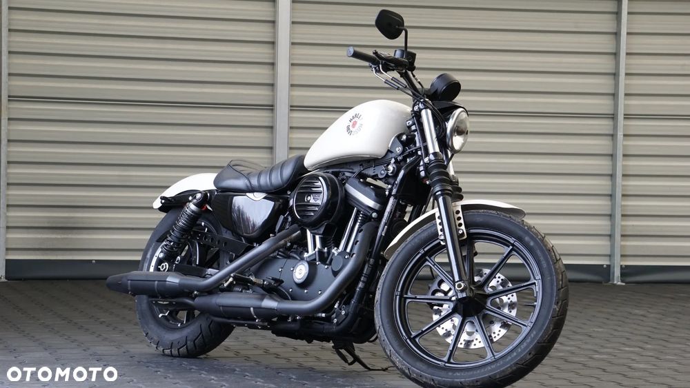 Harley-Davidson Sportster Iron 883 - 1
