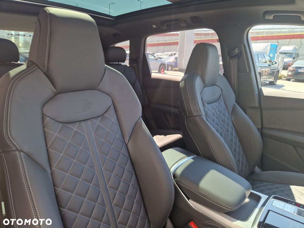 Audi Q7 TFSI e PHEV 360 kW Quattro S Line Tiptr - 12