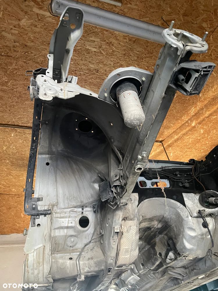 Karoseria buda kasta Bmw e38 ładna bez korozji z ciepłego kraju - 2