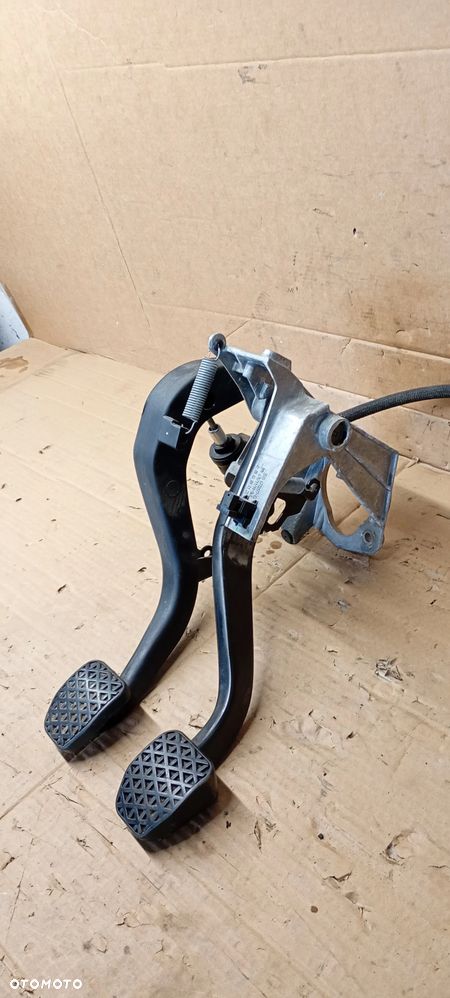Pedał sprzęgła hamulca BMW I E81 E87 6761310 6778977 - 3