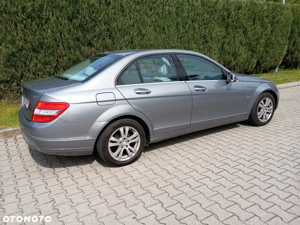 Mercedes-Benz Klasa C 180 CGI Automatik BlueEFFICIENCY Avantgarde - 8