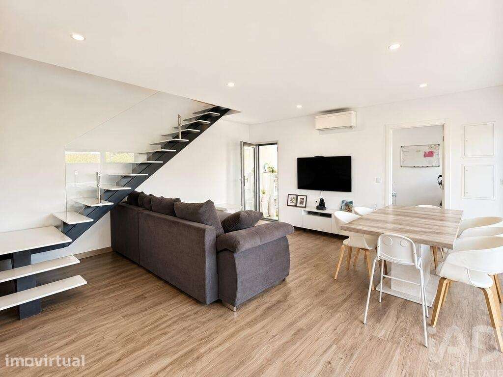 Casa / Villa T4 em Fernão Ferro de 196 m2 - Grande imagem: 2/35