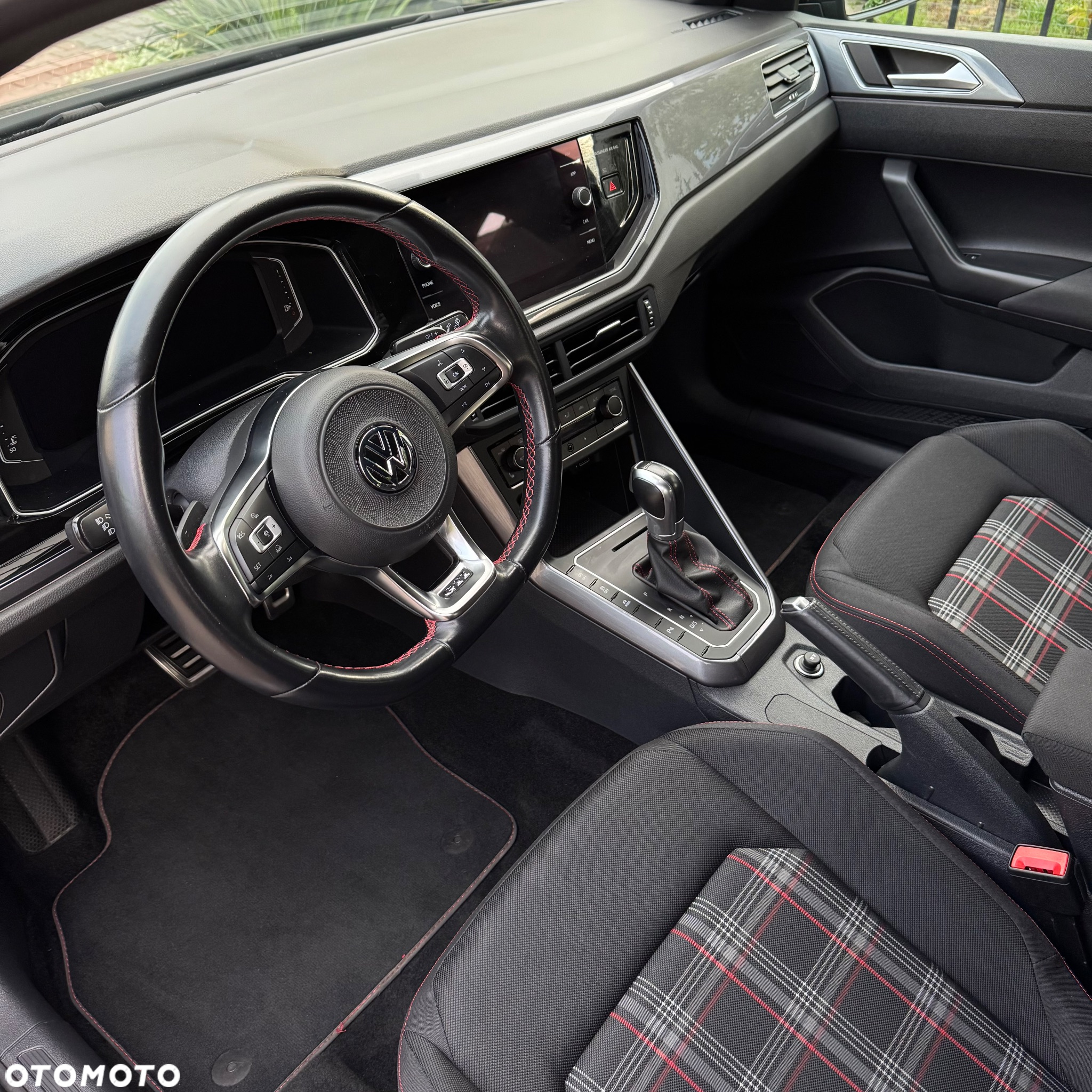 Volkswagen Polo 2.0 TSI GTI DSG - 12