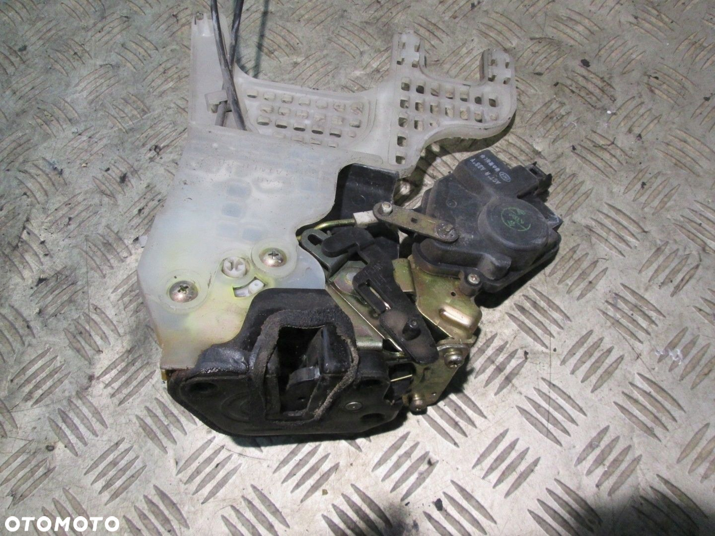 ZAMEK DRZWI LEWY TYŁ HYUNDAI TUCSON I 04- 5 PIN EUROPA - 2