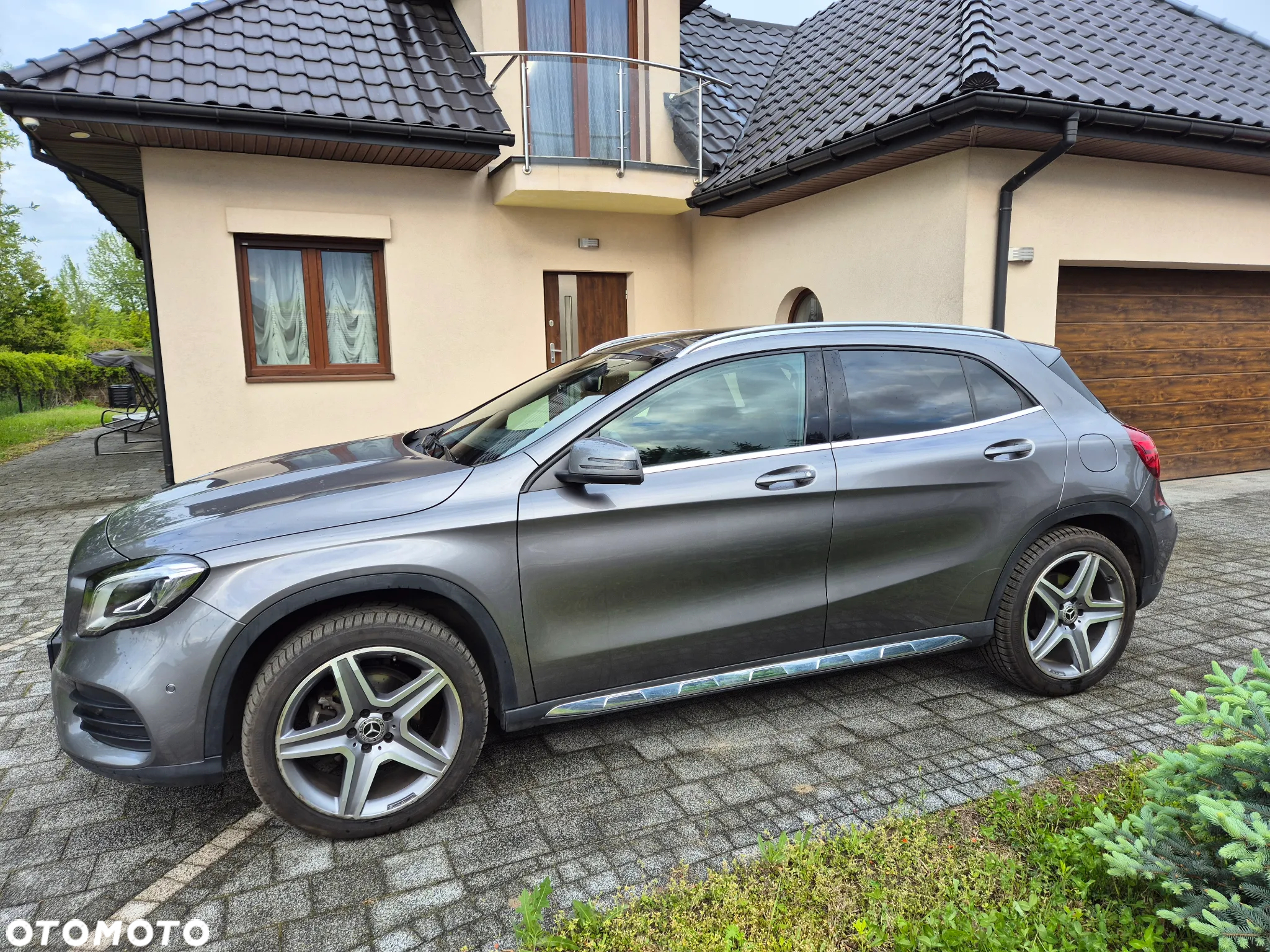 Mercedes-Benz GLA 200 7G-DCT AMG Line - 2