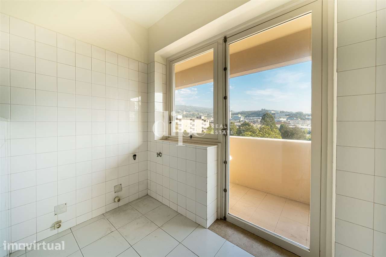 Apartamento T3+1 na Av. de Londres - Grande imagem: 5/18
