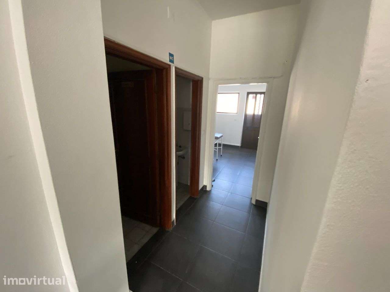 Alugo espaço comercial em zona privilegiada - Grande imagem: 3/13