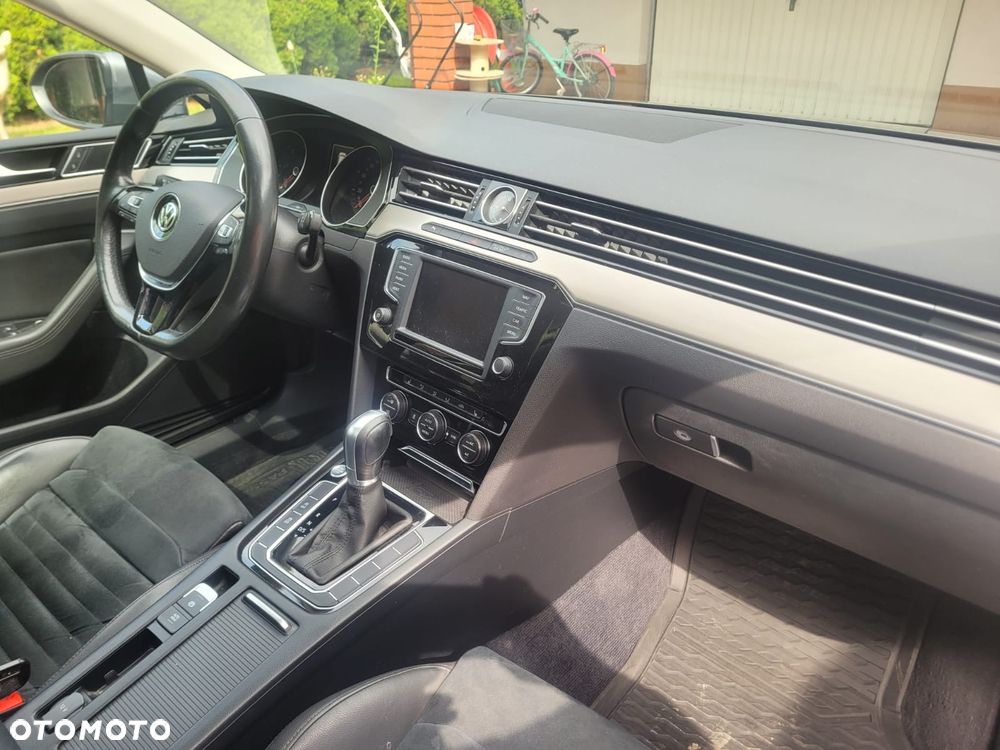 Volkswagen Passat 2.0 TDI SCR DSG Comfortline - 25