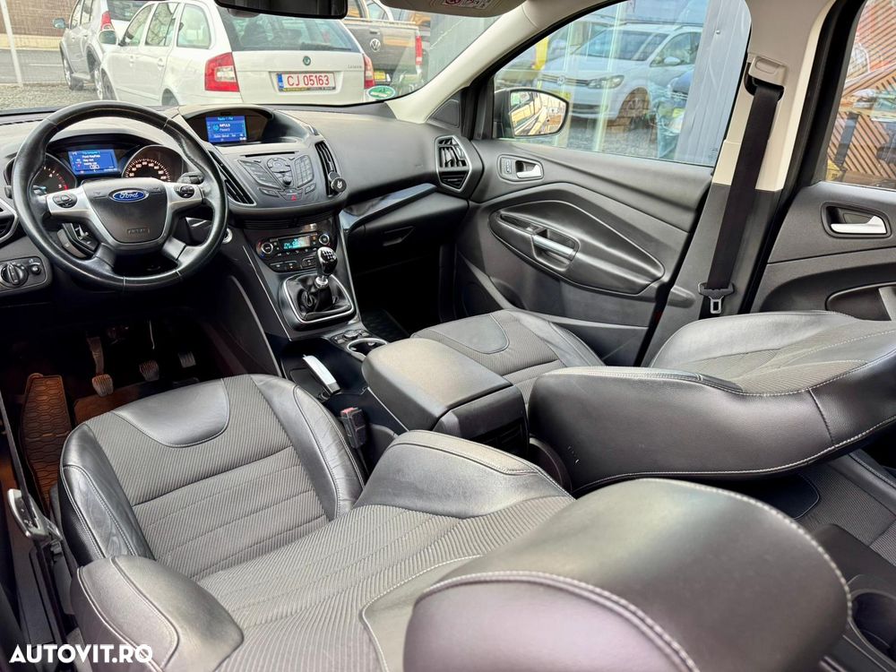 Ford Kuga 2.0 TDCi 2x4 Titanium - 32