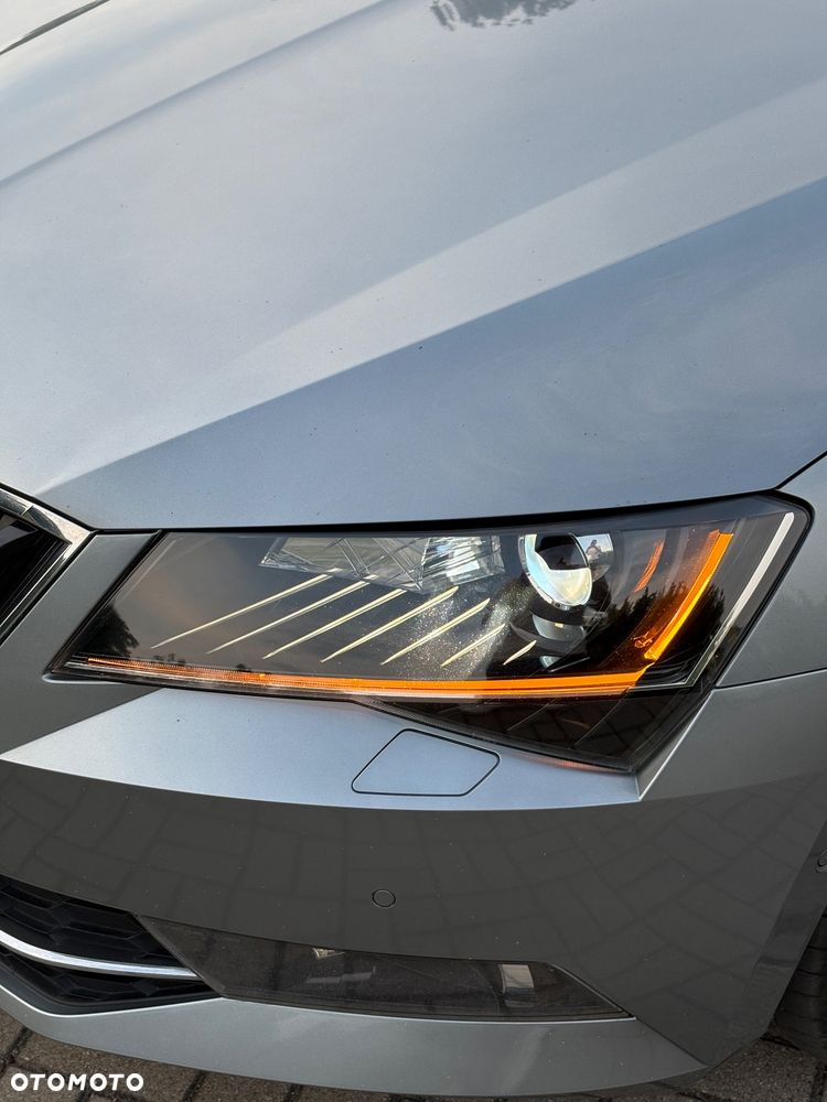 Skoda Superb 2.0 TDI Premium Edition - 34
