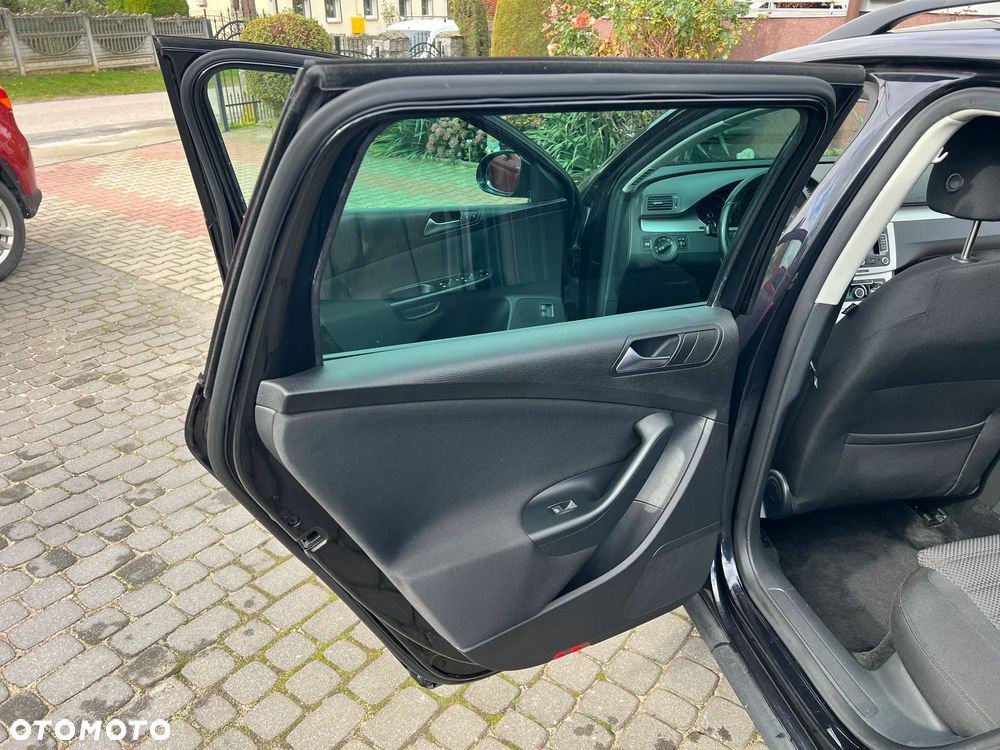 Volkswagen Passat 2.0 TDI Comfortline - 17