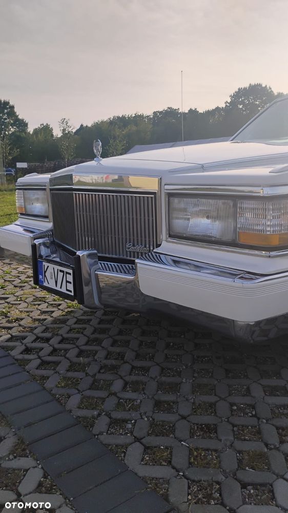 Cadillac Brougham - 8