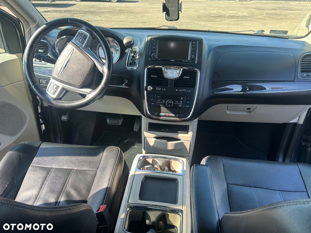 Chrysler Town & Country 3.6 Touring - 10