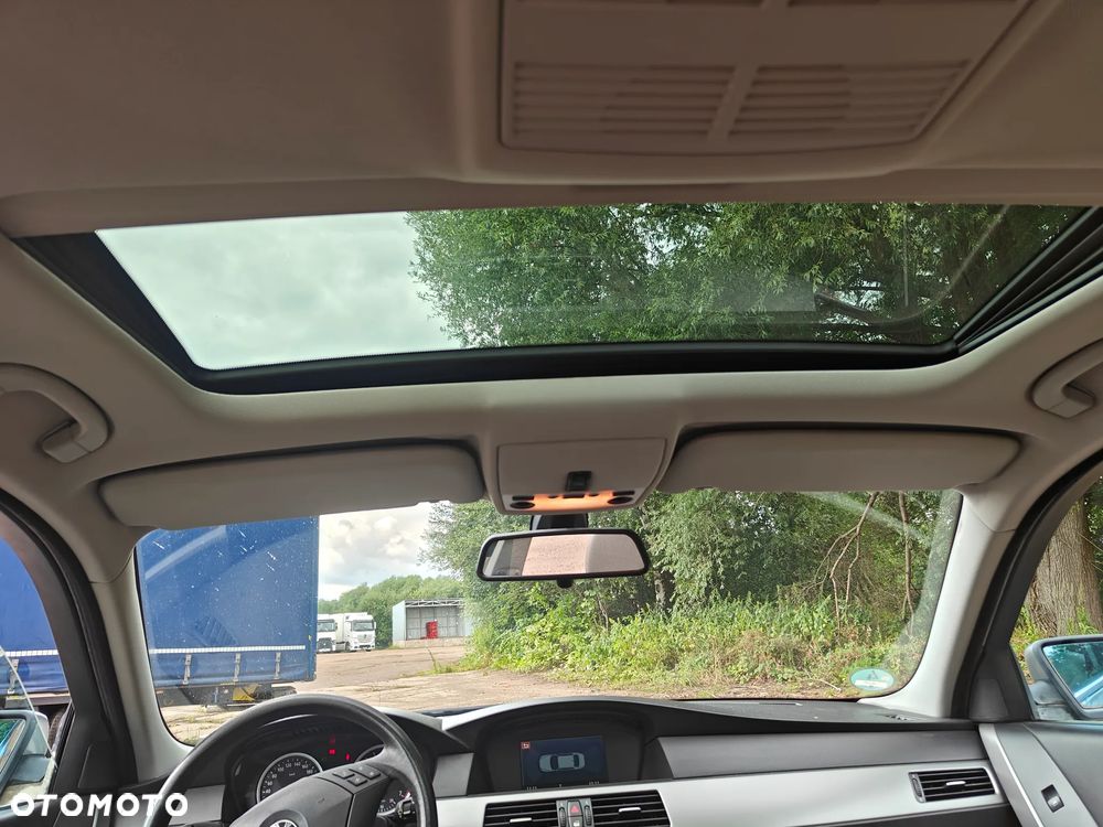 BMW Seria 5 523i - 11