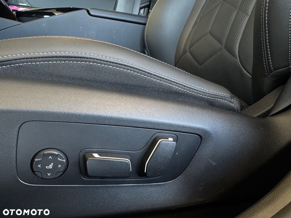BMW Seria 5 520d xDrive - 23