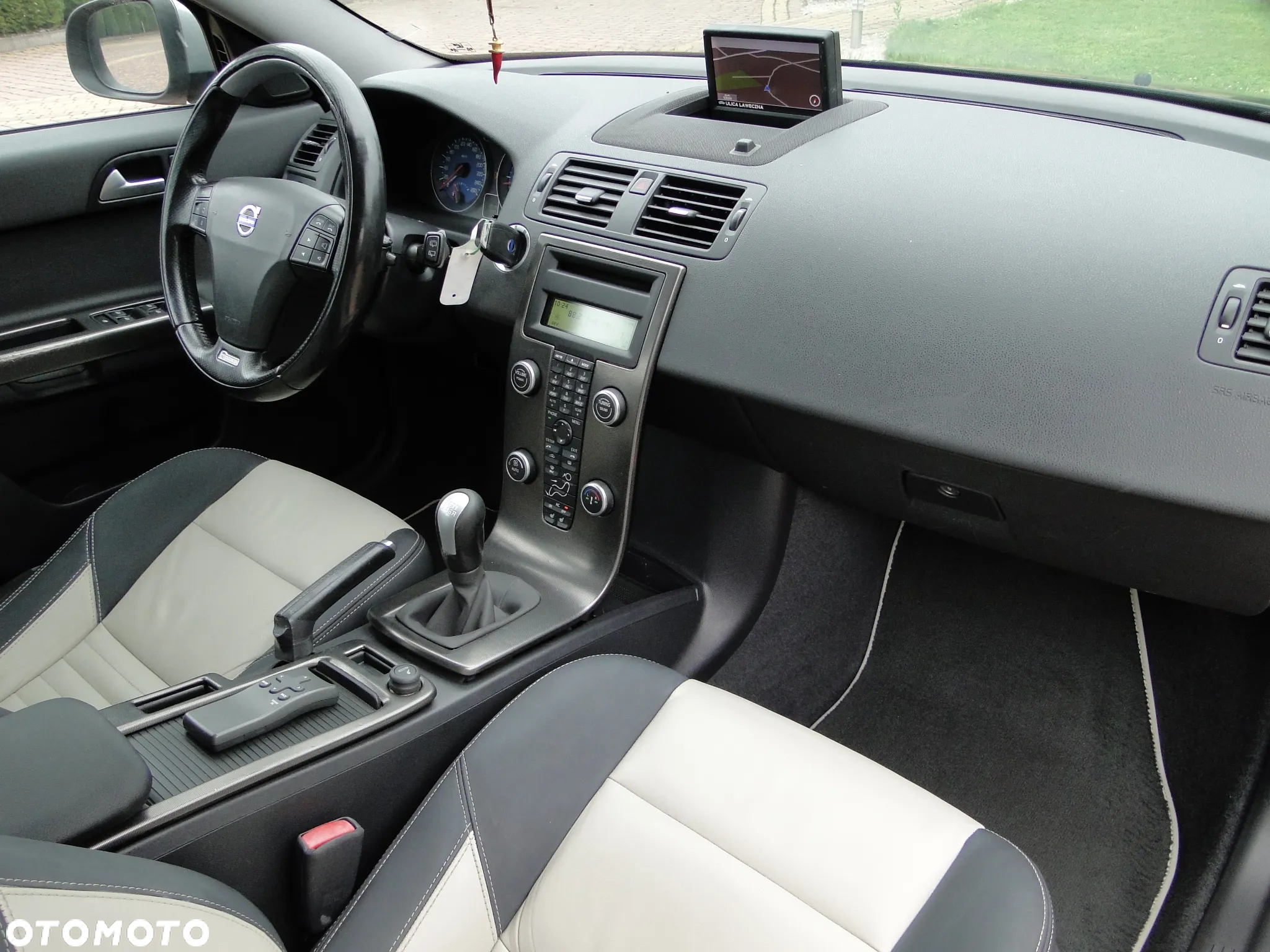 Volvo V50 D3 R-Design - 14