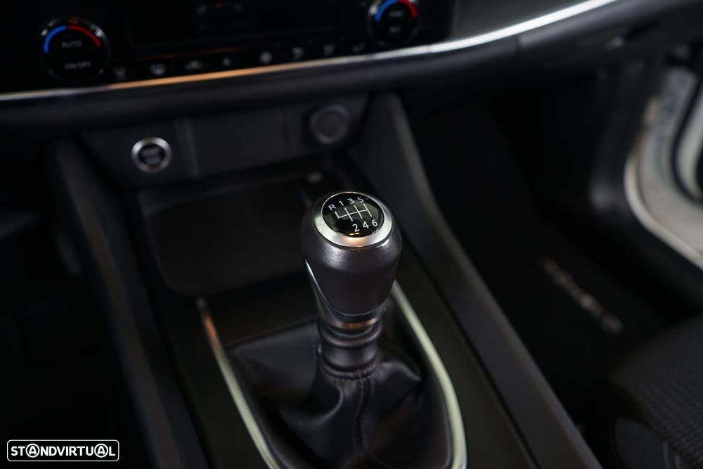 Nissan Qashqai 1.3 DIG-T N-Connecta - 28