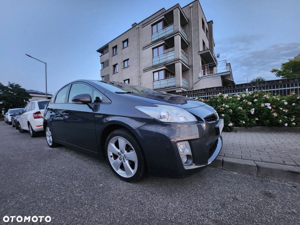 Toyota Prius (Hybrid) - 6