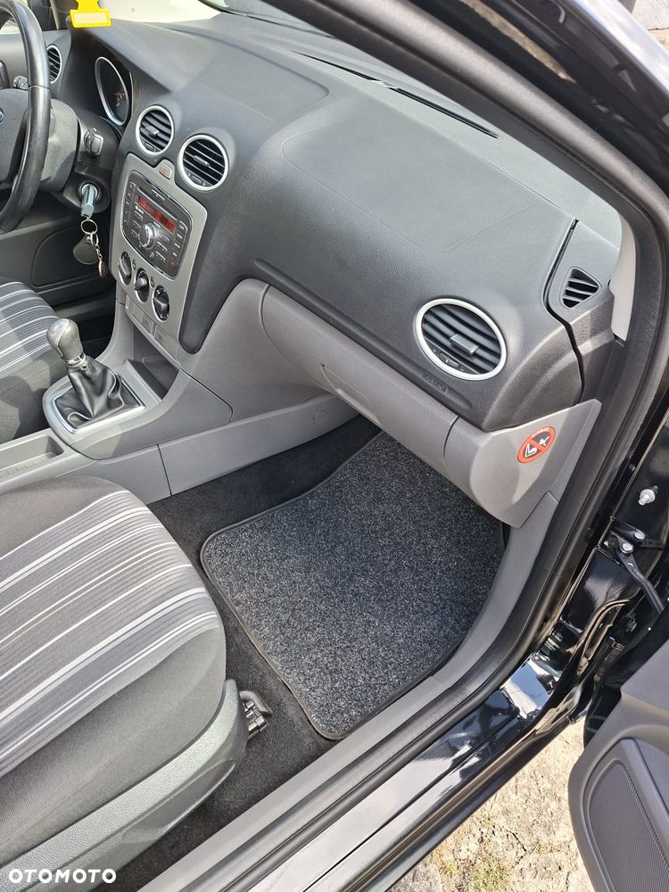 Ford Focus 1.6 Ambiente - 10