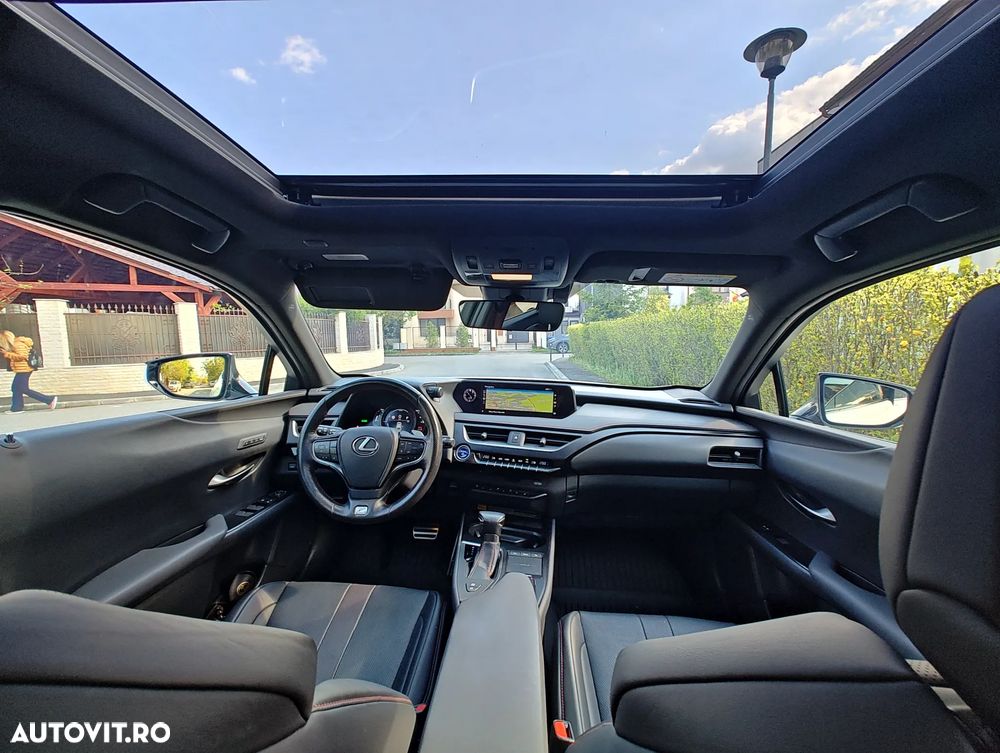 Lexus UX 250h (E-FOUR) F SPORT - 11