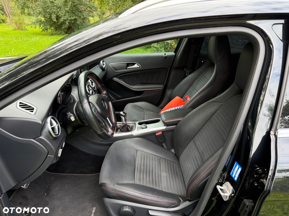 Mercedes-Benz GLA - 12