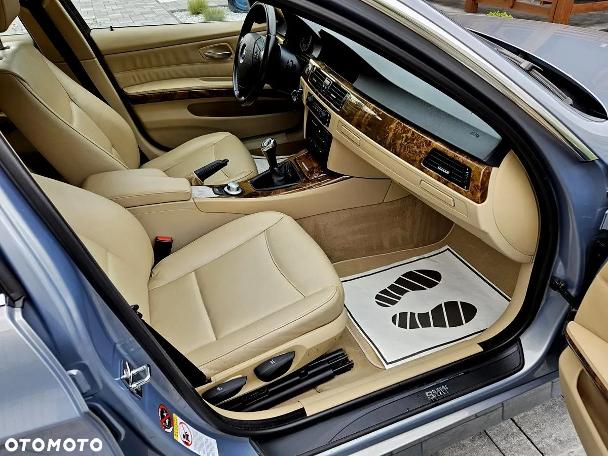 BMW Seria 3 330xd DPF Touring - 23
