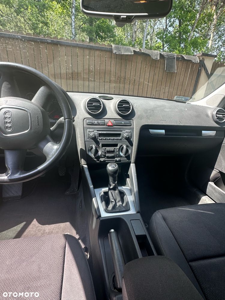 Audi A3 Sportback 1.6 FSI Ambiente - 9